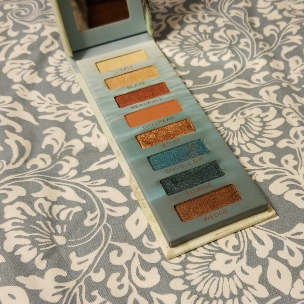 Clearance 🛍Urban Decay Beached Palette